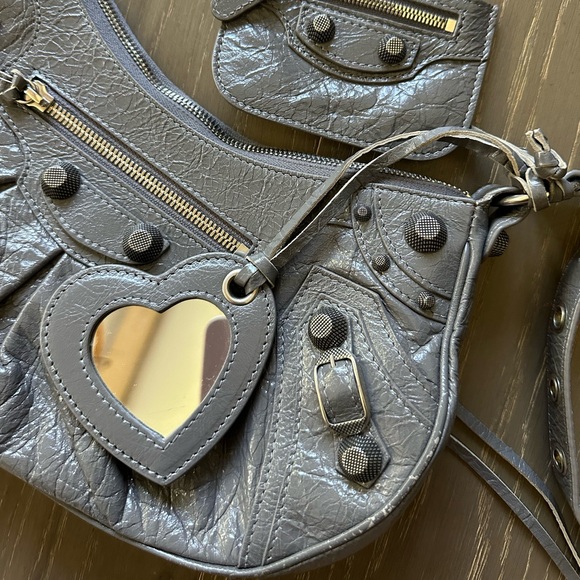 BALENCIAGA SMALL LE CAGOLE SHOULDER BAG IN GREY WITH AGED SILVER HARDWARE - Picture 3 of 16